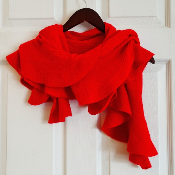 100% Cashmere Ruffle Scraf - Picture 3 of 4